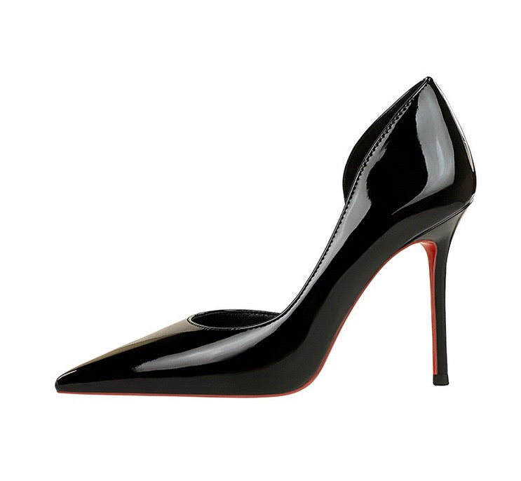 Valentina black patent pump side profile