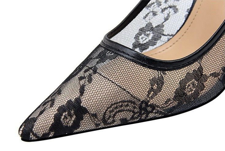 Elara lace stiletto pointed-toe detail