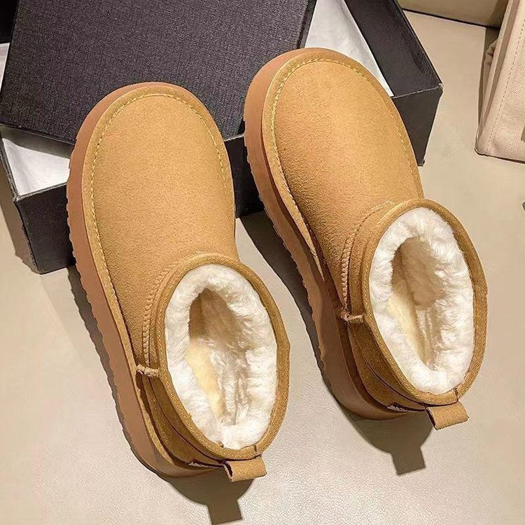 Chestnut faux-fur-lined platform snow boots interior detail
