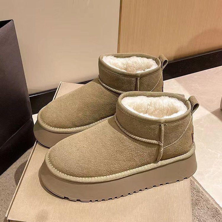 Khaki faux-fur-lined platform snow boots pair