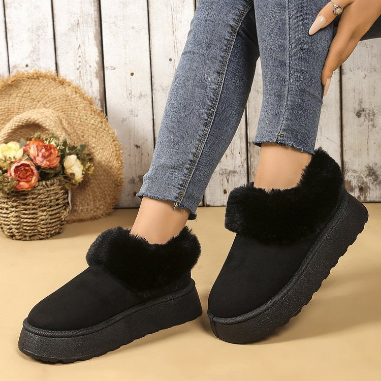 Women’s faux-fur-trimmed platform snow boots lifestyle view