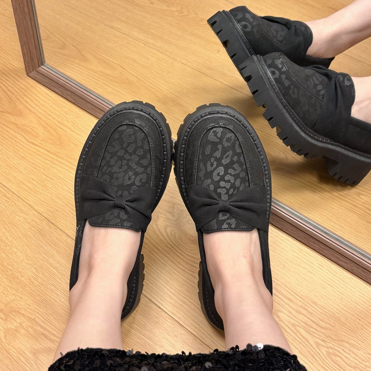 Black leopard-print bow platform loafers mirror styling